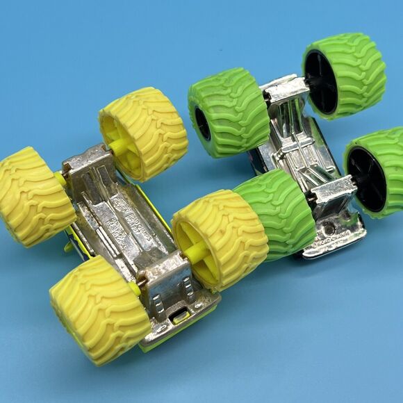 VTG Road Champs 1987 Diecast Lot of 2 Monster Trucks Dodge Caravan Chevy 4x4 - Picture 16 of 16